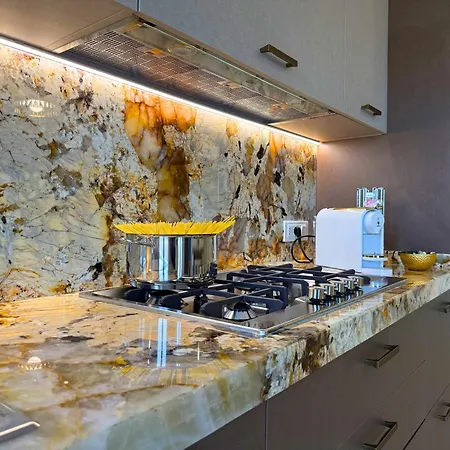 Amira Star Luxury Penthouse * טרופאה