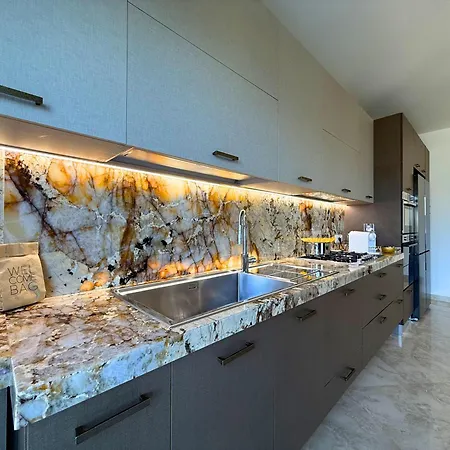 דירה Amira Star Luxury Penthouse טרופאה