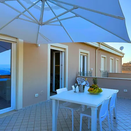 דירה Amira Star Luxury Penthouse טרופאה