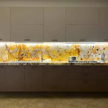 Amira Star Luxury Penthouse דירה טרופאה