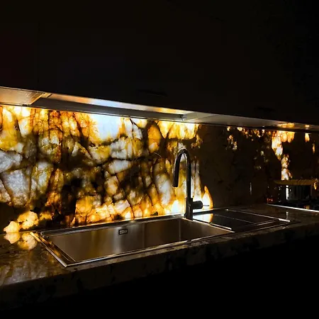 Amira Star Luxury Penthouse تروبيا
